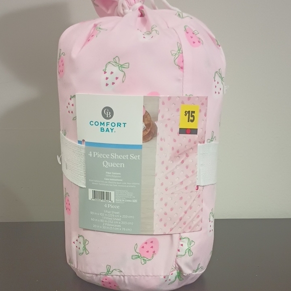 Comfort Bay Other - Comfort Bay Pink Strawberry Queen Bedding Set